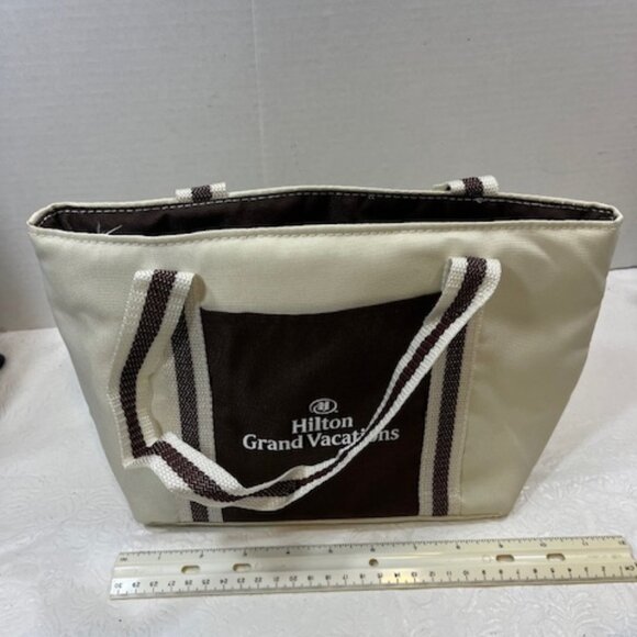 Hilton Grand Vacations Soft Mini Zip Cooler Beach Lunch Tote Bag 9"x5"x7.5" - Picture 8 of 10
